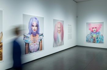 Merit Zimmermann | Come closer: Martin Schoeller im NRW-Forum |